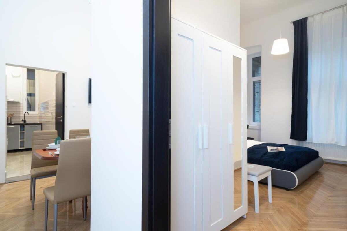 Ultra Central Large Stylish Apartment Budapest Exterior photo